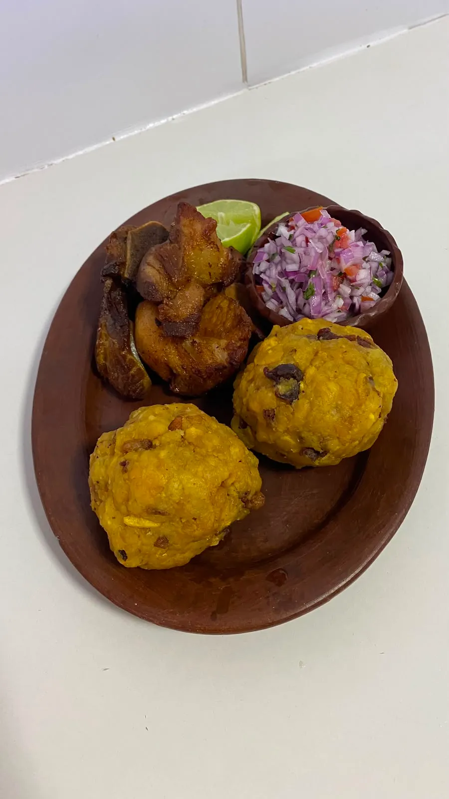 Tacacho con cecina y chicharrón