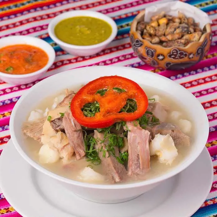 Sancochado de res con choclo y cancha
